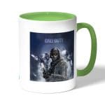 كوب قهوة بمقبض اخضر بتصميم كول أوف ديوتي تعاون جماعي