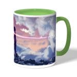 كوب قهوة بمقبض اخضر بتصميم لحظه اللقاء انمي أسمك