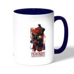 كوب قهوة بمقبض ازرق داكن بتصميم أبيكس ليجندز باثفايندر سعيد