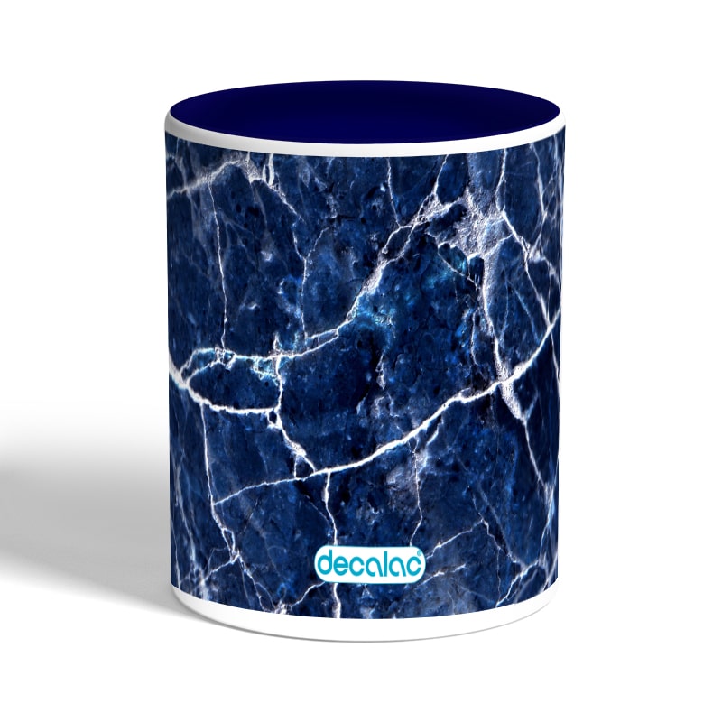 كوب-قهوة-بمقبض-ازرق-داكن-بتصميم-أزرق-وأبيض-1