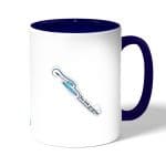 كوب قهوة بمقبض ازرق داكن بتصميم أنت تبدو رائعة