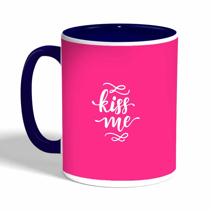 كوب-قهوة-بمقبض-ازرق-داكن-بتصميم-اعطني-قبلة-2