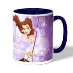 كوب قهوة بمقبض ازرق داكن بتصميم الاميرة بيلا بفستان لامع