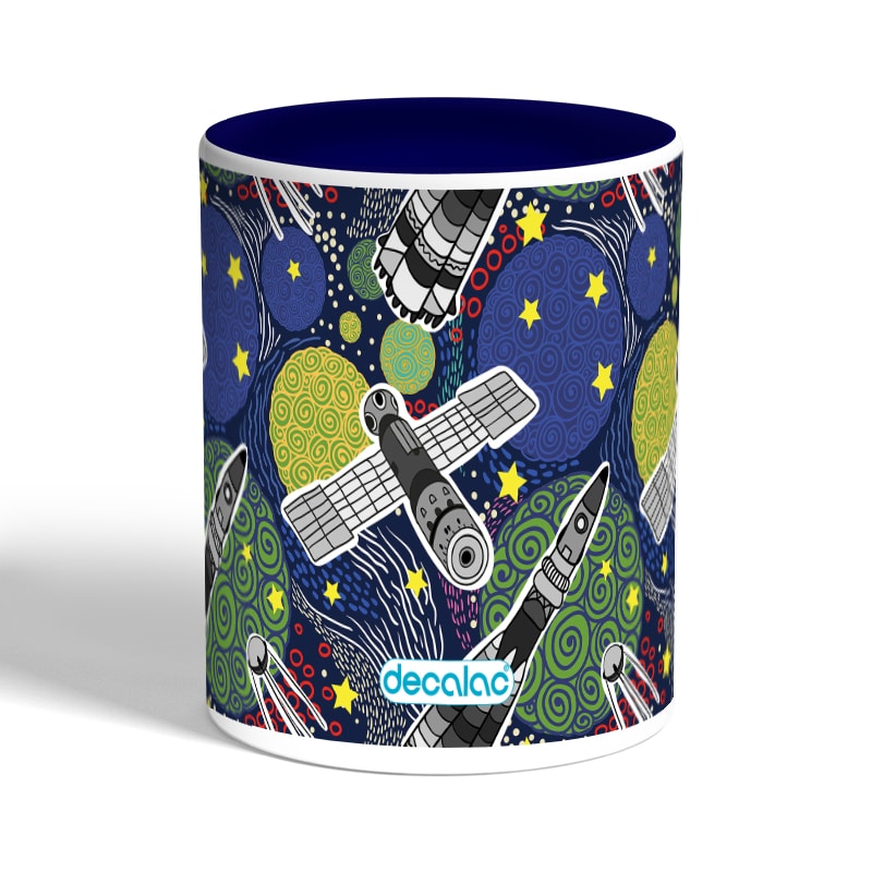 كوب-قهوة-بمقبض-ازرق-داكن-بتصميم-الفضاء-الخارجي-1