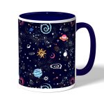 كوب قهوة بمقبض ازرق داكن بتصميم الفضاء والمجرة