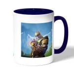 كوب قهوة بمقبض ازرق داكن بتصميم ثانوس فورتنايت