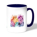 كوب قهوة بمقبض ازرق داكن بتصميم حمار وحشي ملون