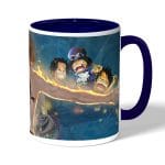 كوب قهوة بمقبض ازرق داكن بتصميم ذكريات إيس ون بيس