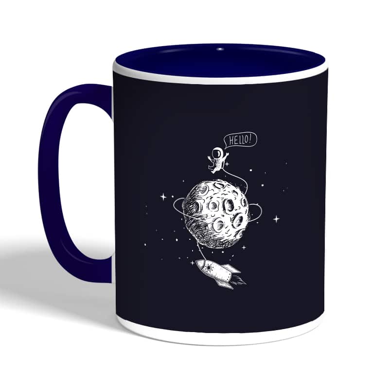 كوب-قهوة-بمقبض-ازرق-داكن-بتصميم-رائد-فضاء-2