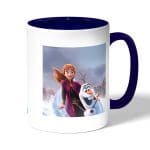 كوب قهوة بمقبض ازرق داكن بتصميم رحلة مائية آنا أولاف