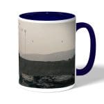 كوب قهوة بمقبض ازرق داكن بتصميم رحلة مع الجسر الطفل ديث ستراندنغ