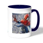 كوب قهوة بمقبض ازرق داكن بتصميم سبايدر مان اعلى البرج