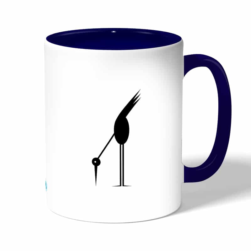 كوب قهوة بمقبض ازرق داكن بتصميم طائر أسود كوب قهوة بمقبض ازرق داكن بتصميم طائر أسود
