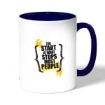 كوب قهوة بمقبض ازرق داكن بتصميم عبارات انجليزية