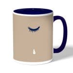 كوب قهوة بمقبض ازرق داكن بتصميم عيون تبكي