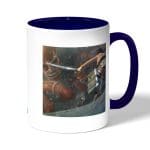 كوب قهوة بمقبض ازرق داكن بتصميم قتال مع العملاق الضخم هجوم العمالقة