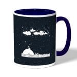 كوب قهوة بمقبض ازرق داكن بتصميم قمر والنجوم