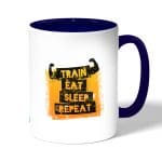 كوب قهوة بمقبض ازرق داكن بتصميم كن قوي