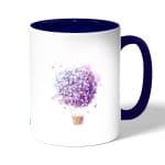 كوب قهوة بمقبض ازرق داكن بتصميم منطاد بالورد