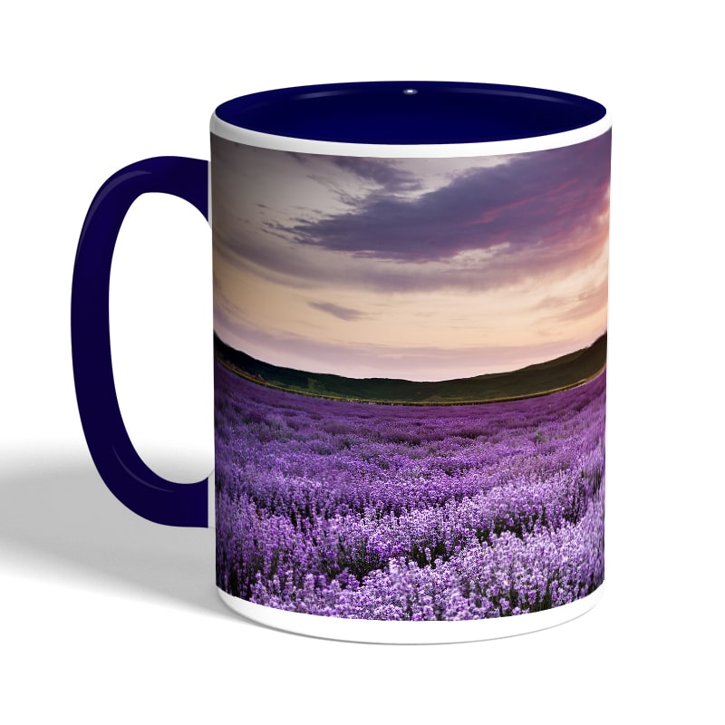 كوب-قهوة-بمقبض-ازرق-داكن-بتصميم-ورود-بنفسجيه-2