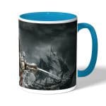 كوب قهوة بمقبض ازرق فاتح بتصميم أساسنز كريد