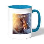 كوب قهوة بمقبض ازرق فاتح بتصميم اسلحة باتلفيلد