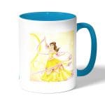 كوب قهوة بمقبض ازرق فاتح بتصميم الاميرة بيلا فيلم الجميلة والوحش