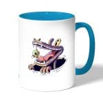 كوب قهوة بمقبض ازرق فاتح بتصميم التمساح والصوص