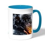 كوب قهوة بمقبض ازرق فاتح بتصميم القناص  باتلفيلد 1