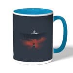 كوب قهوة بمقبض ازرق فاتح بتصميم ايرين ضد العمالقه هجوم العمالقة