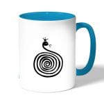 كوب قهوة بمقبض ازرق فاتح بتصميم ثعبان لطيف