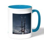 كوب قهوة بمقبض ازرق فاتح بتصميم سيف فضي أفعواني من ذا ويتشر 3 وايلد هانت