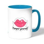 كوب قهوة بمقبض ازرق فاتح بتصميم شفاه جذابه