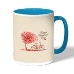 كوب قهوة بمقبض ازرق فاتح بتصميم عيد حب سعيد