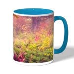 كوب قهوة بمقبض ازرق فاتح بتصميم غابه ورود