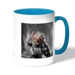 كوب قهوة بمقبض ازرق فاتح بتصميم غضب فينوم