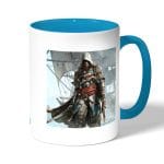 كوب قهوة بمقبض ازرق فاتح بتصميم قتال مع القراصنه أساسنز كريد