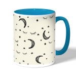 كوب قهوة بمقبض ازرق فاتح بتصميم قمر ونجوم