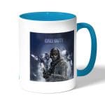 كوب قهوة بمقبض ازرق فاتح بتصميم كول أوف ديوتي تعاون جماعي