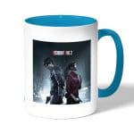 كوب قهوة بمقبض ازرق فاتح بتصميم ليون وكلير رزدنت إيفل 2