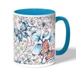 كوب قهوة بمقبض ازرق فاتح بتصميم ورود وفراشات