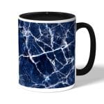 كوب قهوة بمقبض اسود بتصميم أزرق وأبيض