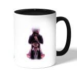 كوب قهوة بمقبض اسود بتصميم أسرار مخيفه طوكيو الغول