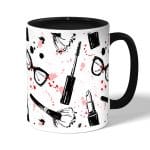 كوب قهوة بمقبض اسود بتصميم ادوات المكياج والموضة