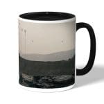 كوب قهوة بمقبض اسود بتصميم رحلة مع الجسر الطفل ديث ستراندنغ