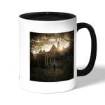 كوب قهوة بمقبض اسود بتصميم ريزدنت إيفل 2