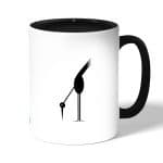 كوب قهوة بمقبض اسود بتصميم طائر أسود