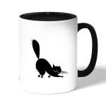 كوب قهوة بمقبض اسود بتصميم قط اسود