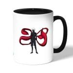 كوب قهوة بمقبض اسود بتصميم قوة كانيكي طوكيو الغول