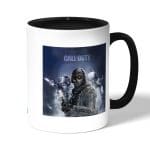 كوب قهوة بمقبض اسود بتصميم كول أوف ديوتي تعاون جماعي